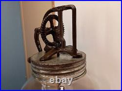 ANTIQUE DAZEY NO 40 PADDLE BUTTER CHURN WithORIGINAL DAZEY 4 QUART GLASS JAR