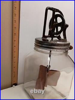 ANTIQUE DAZEY NO 40 PADDLE BUTTER CHURN WithORIGINAL DAZEY 4 QUART GLASS JAR