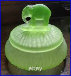 ORIGINAL 1930S L E Smith Uranium Green Satin Glass Powder Jar Elephant Figurine