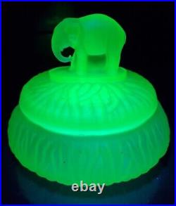 ORIGINAL 1930S L E Smith Uranium Green Satin Glass Powder Jar Elephant Figurine